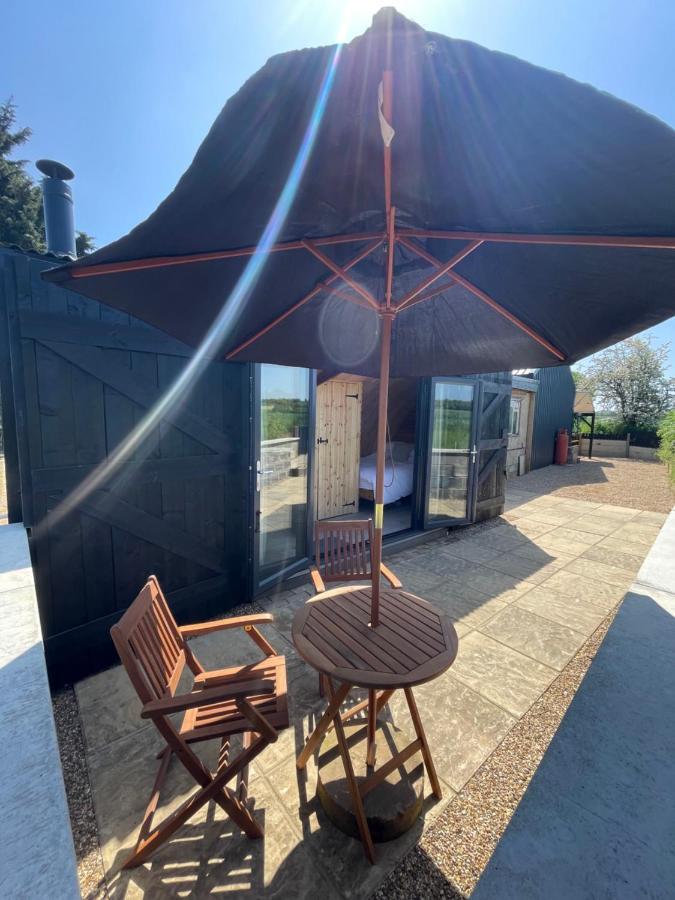 Henny Riverside Glamping Sudbury  Esterno foto